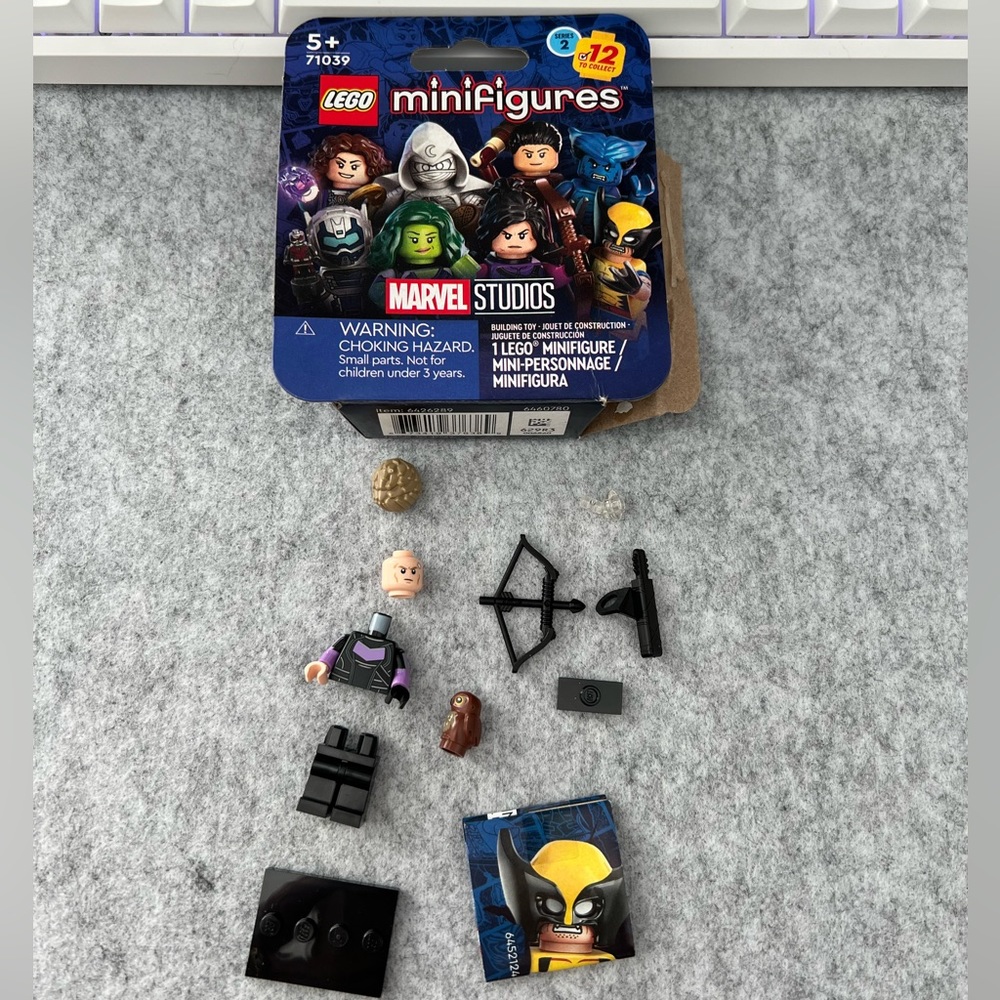 L ego Marvel Minifigure Series 2 Hawkeye